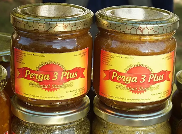 Perga 3 plus teglica od 250gr na standu