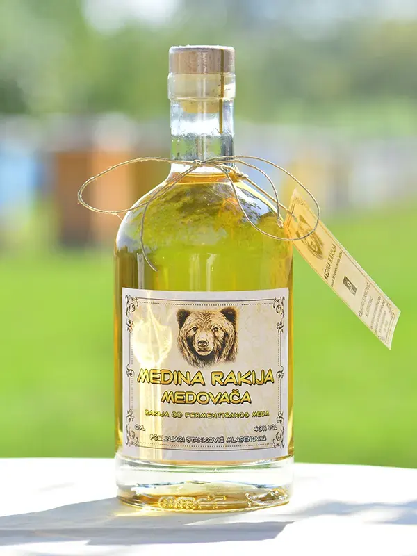 medina rakija - medovaca 0,7l - rakija od fermentisanog meda 